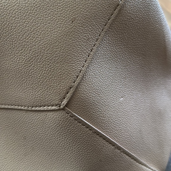 VERA NEW YORK Large Taupe Bucket Bag Tote - Picture 8 of 8